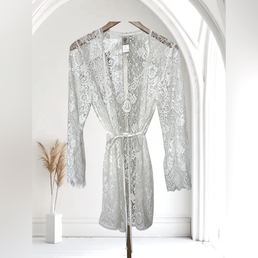 In Bloom by Jonquil Women's White Kimono Robe M Long Sleeve Belted All Over Lace